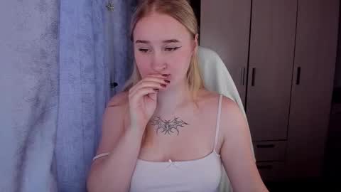 kitten_sun online show from February 7, 3:20 am