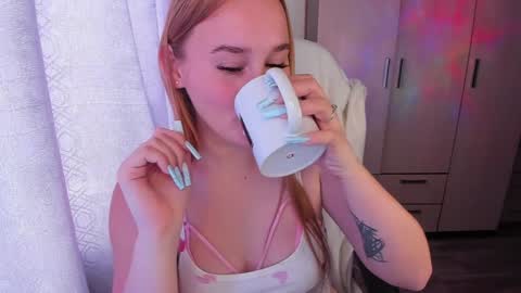 kitten_sun online show from January 24, 6:24 am