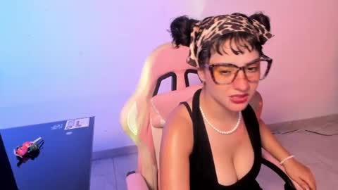 kitty__chs online show from June 16, 5:11 am