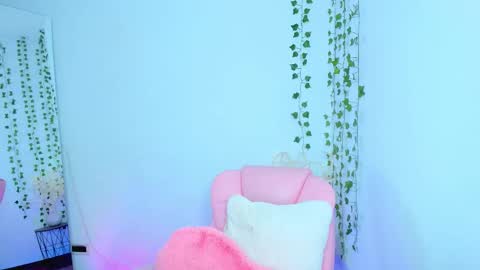 kitty_cut1ee_ online show from March 4, 8:00 am