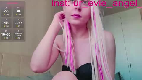 Evelyn online show from March 25, 10:55 am