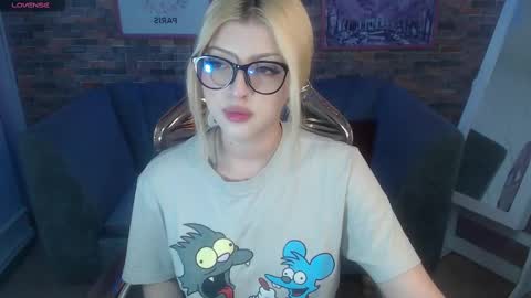 Snapshot of kitty_fox_b chatting on March 10, 12:49 pm kitty_fox_b online show from March 10, 12:49 pm