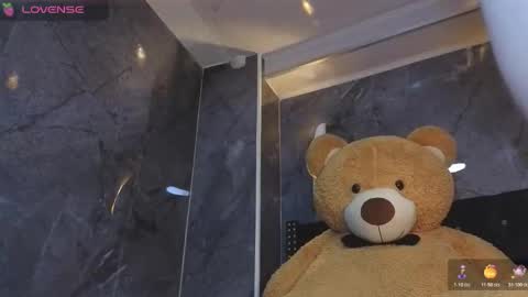 kitty_fox_b online show from October 25, 2:39 pm