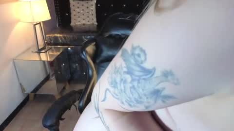 Snapshot of kitty_fox_b chatting on September 13, 12:40 pm kitty_fox_b online show from September 13, 12:40 pm