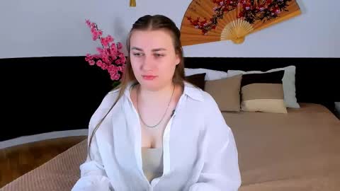 kitty_murmur online show from November 24, 3:00 pm