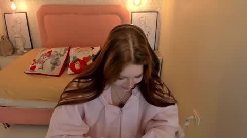  K I T T  Y  online show from December 4, 12:38 pm