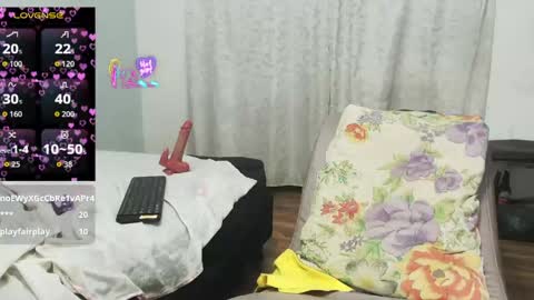 kittywhiteass online show from June 6, 9:37 am