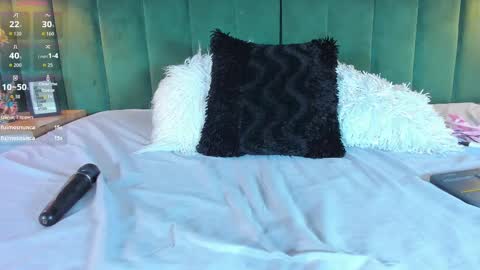 K I T T Y Y  online show from September 10, 6:20 pm