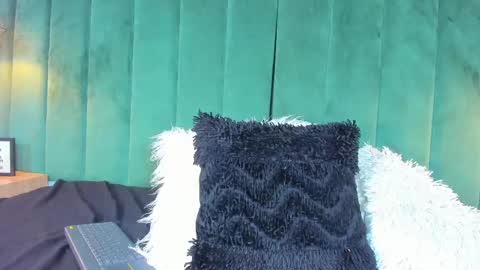 K I T T Y Y  online show from November 9, 9:17 pm