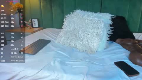 K I T T Y Y  online show from November 14, 8:55 pm