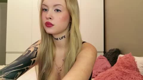 kittyyskate online show from September 25, 12:06 am