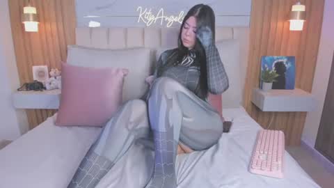 Angel Independent Model online show from August 5, 1:35 am