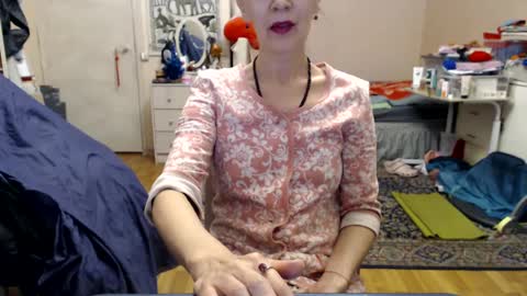 KiuminBerry online show from February 16, 1:05 pm