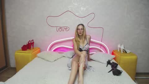 Snapshot of klaryevans chatting on October 4, 2:15 pm Klary online show from October 4, 2:15 pm