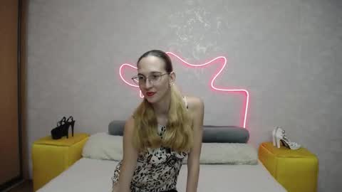 Snapshot of klaryevans chatting on October 15, 7:21 am Klary online show from October 15, 7:21 am