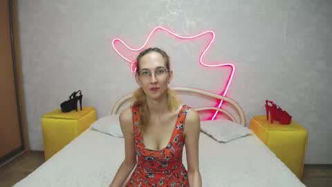 Snapshot of klaryevans chatting on September 20, 9:34 am Klary online show from September 20, 9:34 am