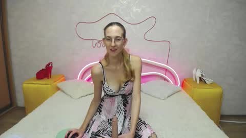 Snapshot of klaryevans chatting on October 5, 2:24 pm Klary online show from October 5, 2:24 pm