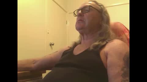 knobout online show from April 15, 12:08 pm