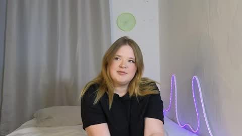 kris_big_assmom online show from April 1, 12:28 pm