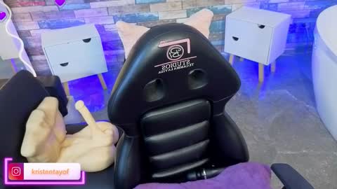 kristen_tay online show from February 5, 7:01 am