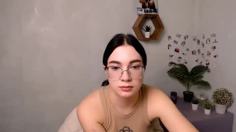 Snapshot of kristenx_x chatting on October 13, 8:05 am Kristen online show from October 13, 8:05 am