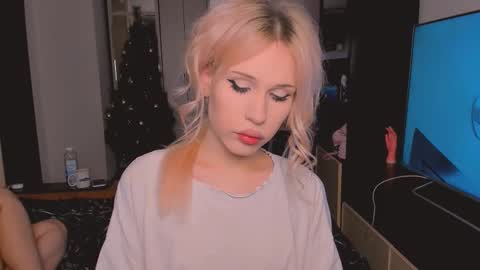 kristialsoopp online show from January 7, 2:27 am