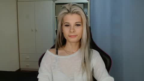 KristineAmore online show from April 17, 6:38 am