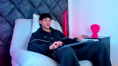 Kroy Wave  Muscle Tattoos Latino online show from July 31, 3:40 am