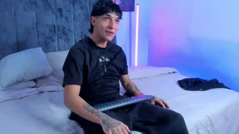 Kroy Wave  Muscle Tattoos Latino online show from July 16, 10:40 am