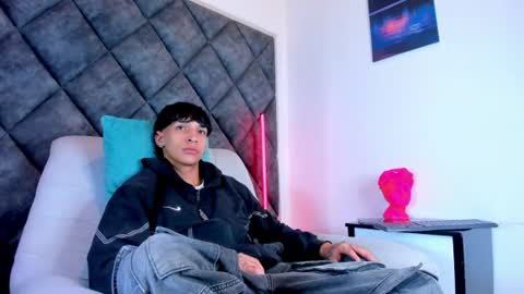 Kroy Wave  Muscle Tattoos Latino online show from August 4, 3:13 am