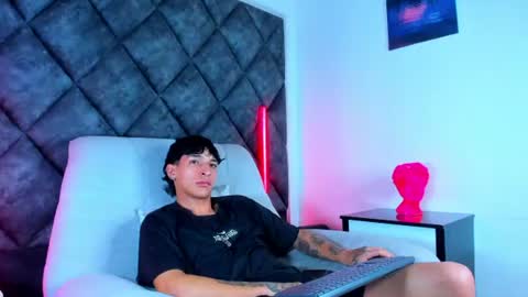 Kroy Wave  Muscle Tattoos Latino online show from July 24, 4:42 am