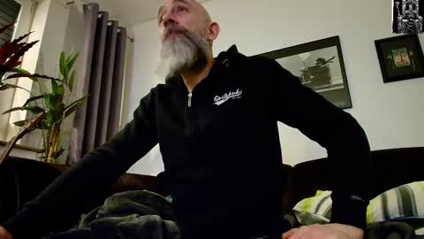 krummersaebel online show from March 8, 12:33 am