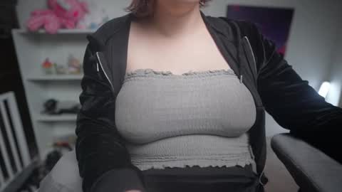 Snapshot of krystalsyxx chatting on March 12, 3:35 am Krystal Syx online show from March 12, 3:35 am