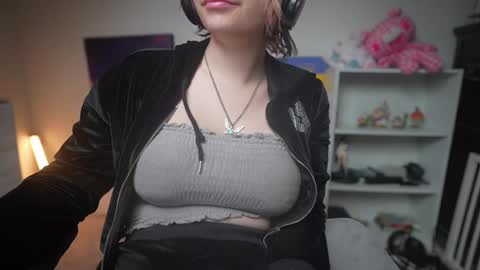 Snapshot of krystalsyxx chatting on March 4, 5:24 pm Krystal Syx online show from March 4, 5:24 pm