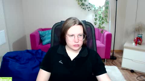 kuri_u online show from February 6, 9:02 am