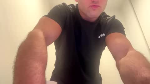 Snapshot of kylegotittt chatting on February 27, 11:06 am Hotbody545 online show from February 27, 11:06 am