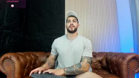 kylenorth_ online show from February 22, 7:38 pm