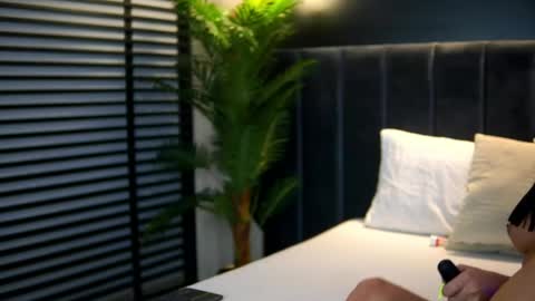 Kylie online show from April 6, 4:46 am