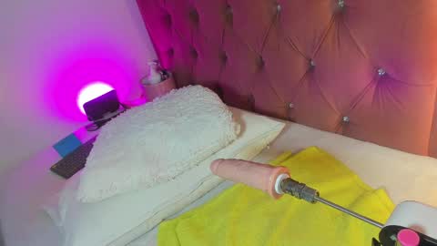 kylie Sttel online show from March 28, 5:47 pm