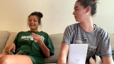 Kylie online show from September 10, 7:04 pm