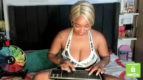 kylie white boobs online show from July 17, 9:17 pm