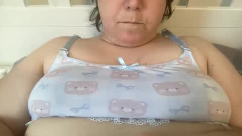 Snapshot of kylorencat chatting on December 21, 5:18 pm KYLO online show from December 21, 5:18 pm