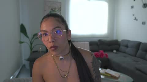 schedule 300 pm - 1100pm colombia time online show from April 6, 9:27 pm