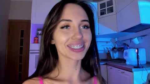 Snapshot of l1tww chatting on February 5, 12:53 am Malika online show from February 5, 12:53 am