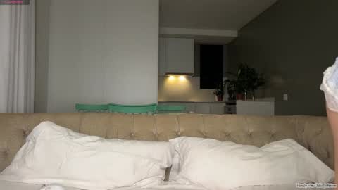 Julie online show from November 5, 7:32 am