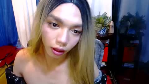 Laura online show from January 10, 11:18 pm