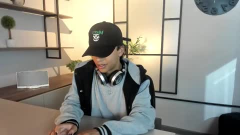 Snapshot of labrinthteasing chatting on October 12, 1:48 pm labrinthteasing online show from October 12, 1:48 pm