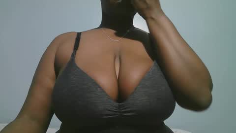 lady_dearra online show from January 19, 3:27 am