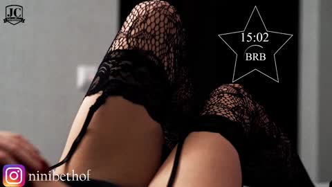 Snapshot of lady_ni chatting on February 20, 4:14 pm    700  1300 -5 online show from February 20, 4:14 pm