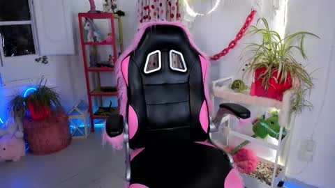 Mia online show from February 9, 9:17 pm